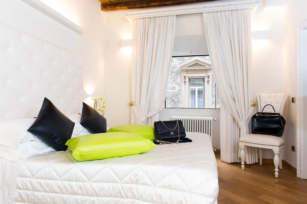 Domus Spagna Capo le Case Roma Bed & Breakfast